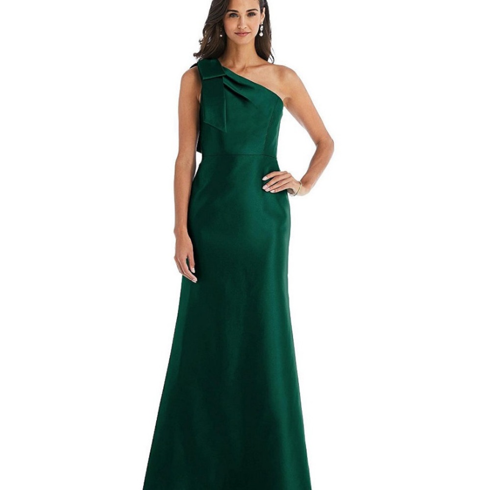 Elegant Green One-Shoulder Evening Dress